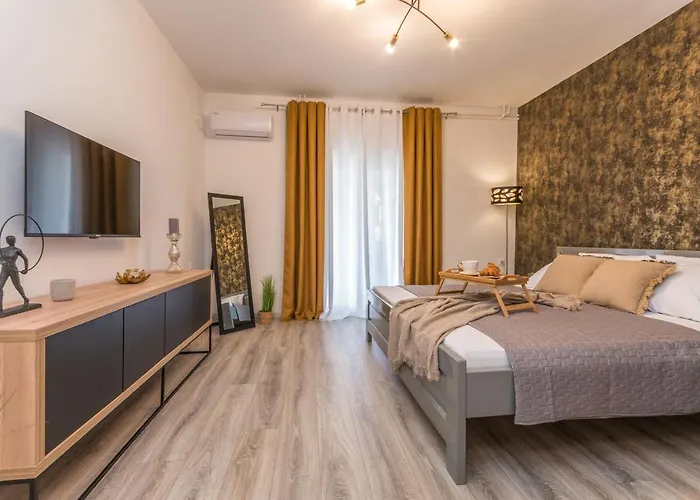 A&m Biograd Na Moru